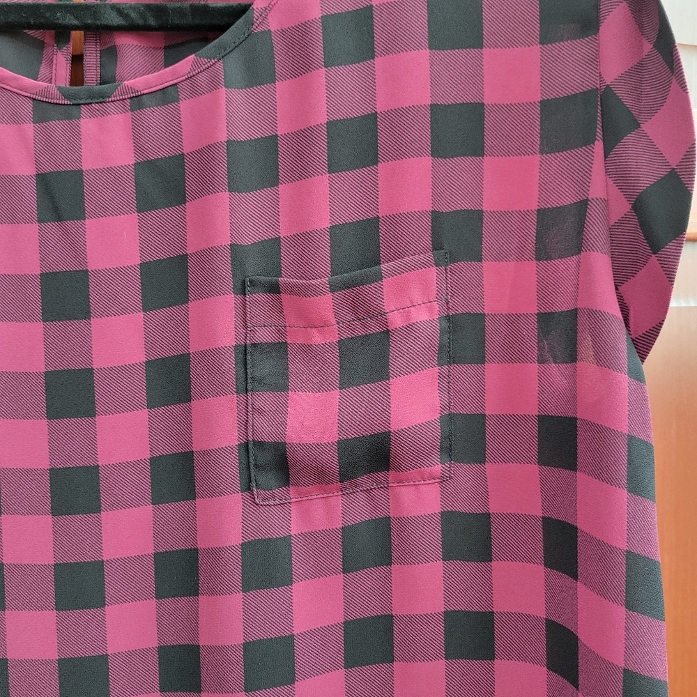 Loft Outlet Plaid One Pocket Keyhole Back Short Sleeve Round Neck Tunic | Small - Picture 2 of 8
